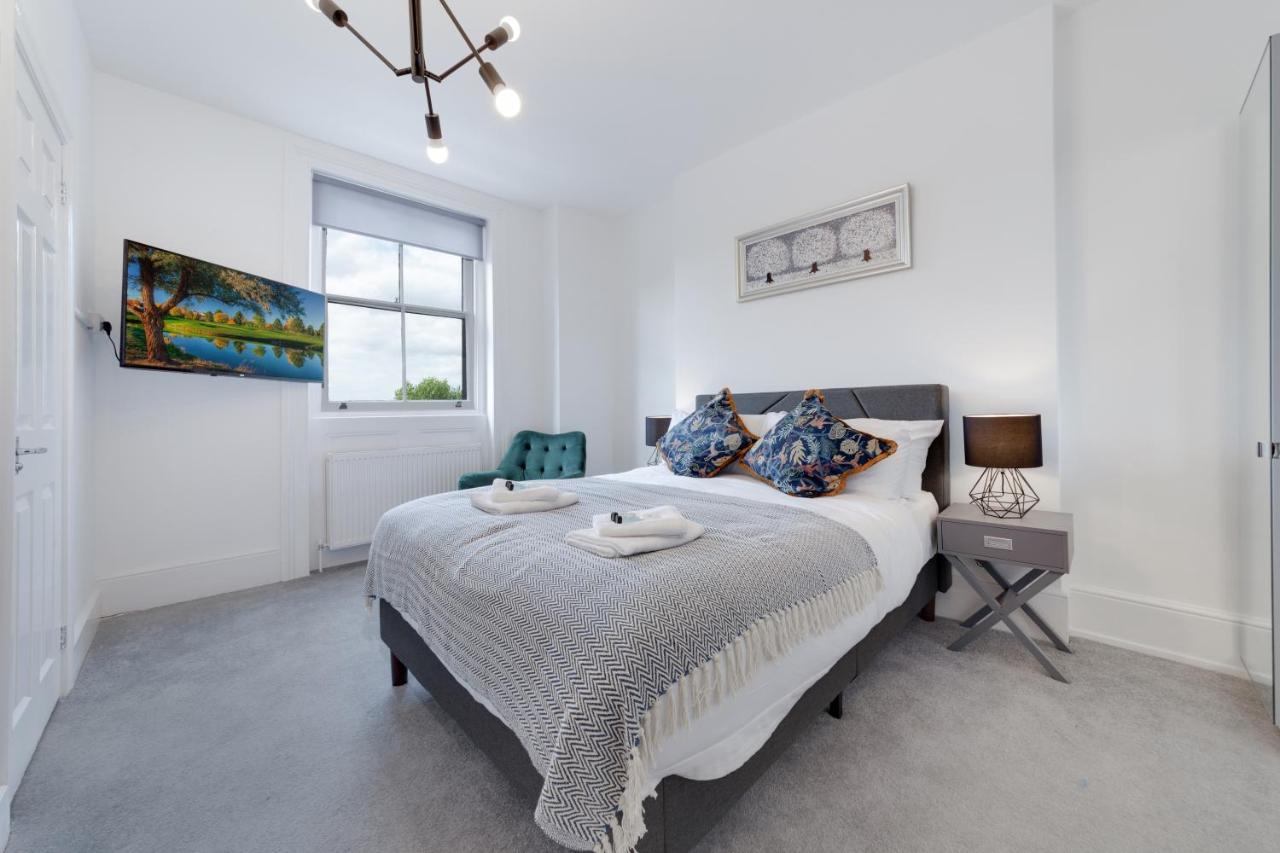 By Rehoboth - M'nuchah - Camden Road Apartment London
