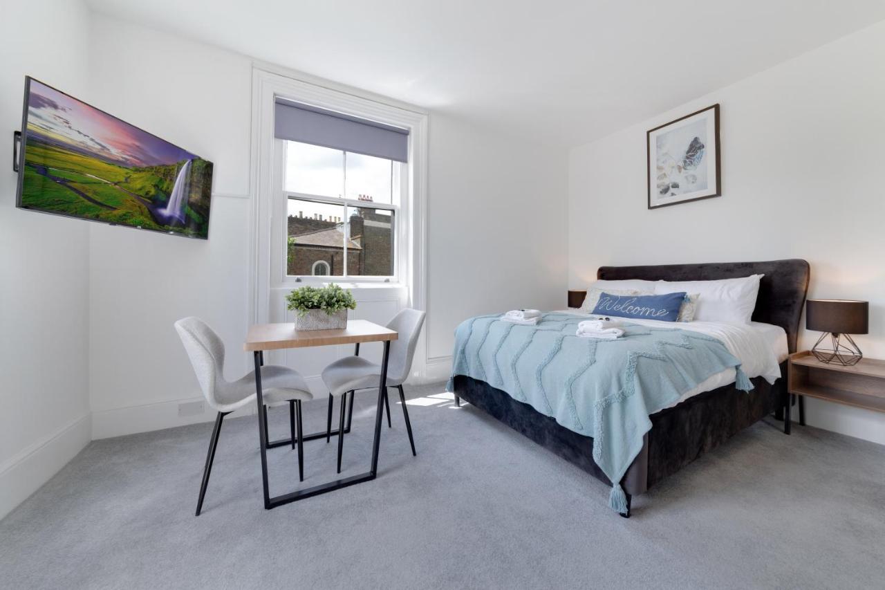 By Rehoboth - M'nuchah - Camden Road Apartment *